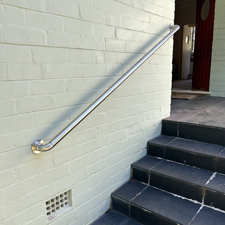 Entry steps to a doorway with a handrail