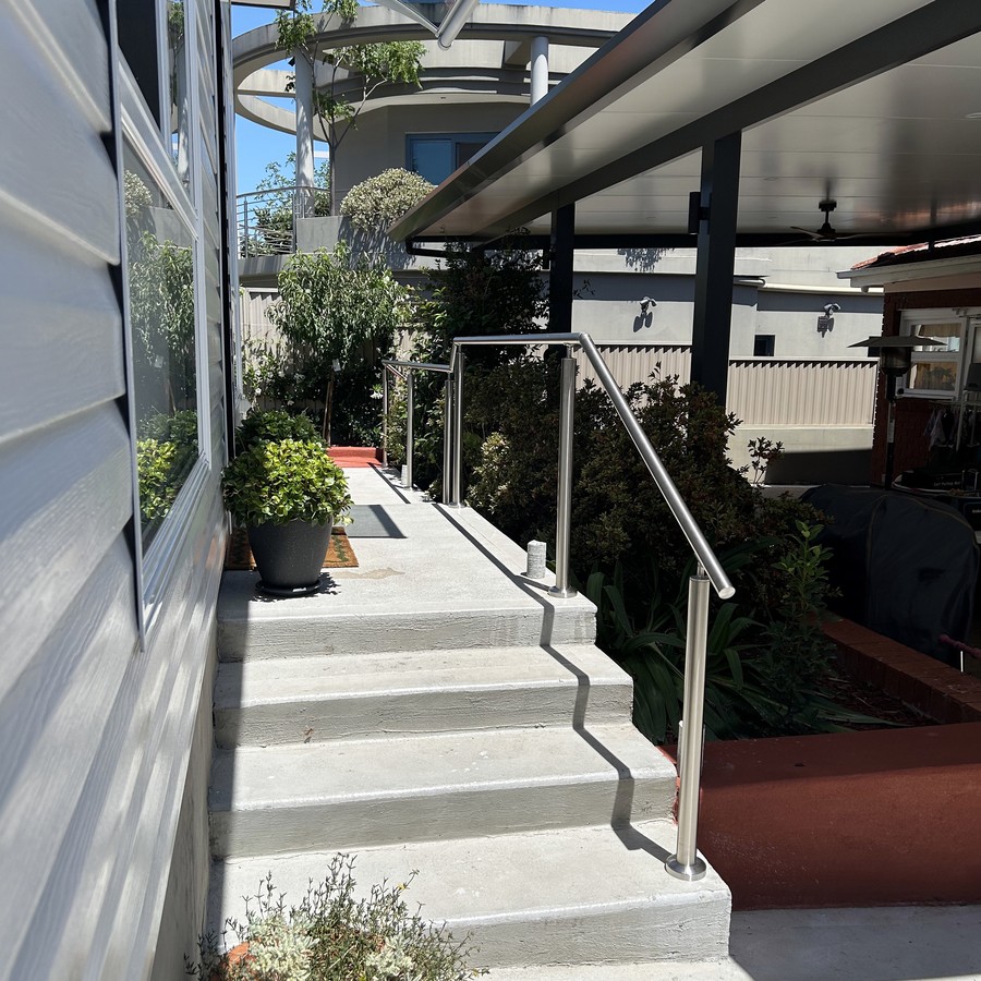 Timber threshold ramp at a sliding door